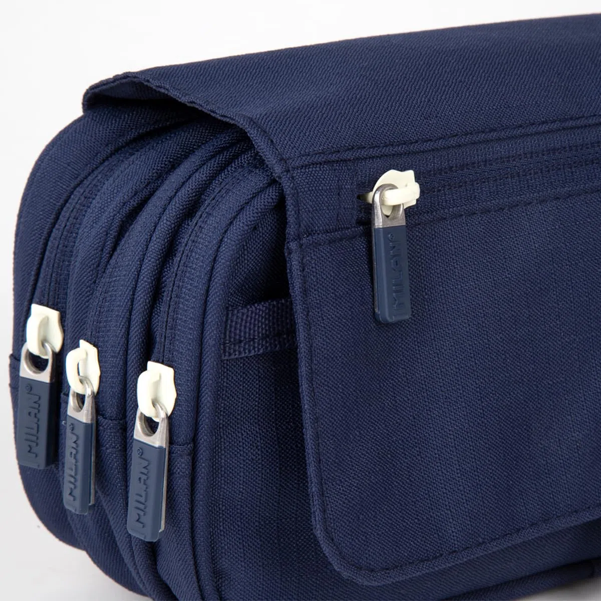 MILAN® Estuche portatodo 4 cremalleras con solapa 1918, azul