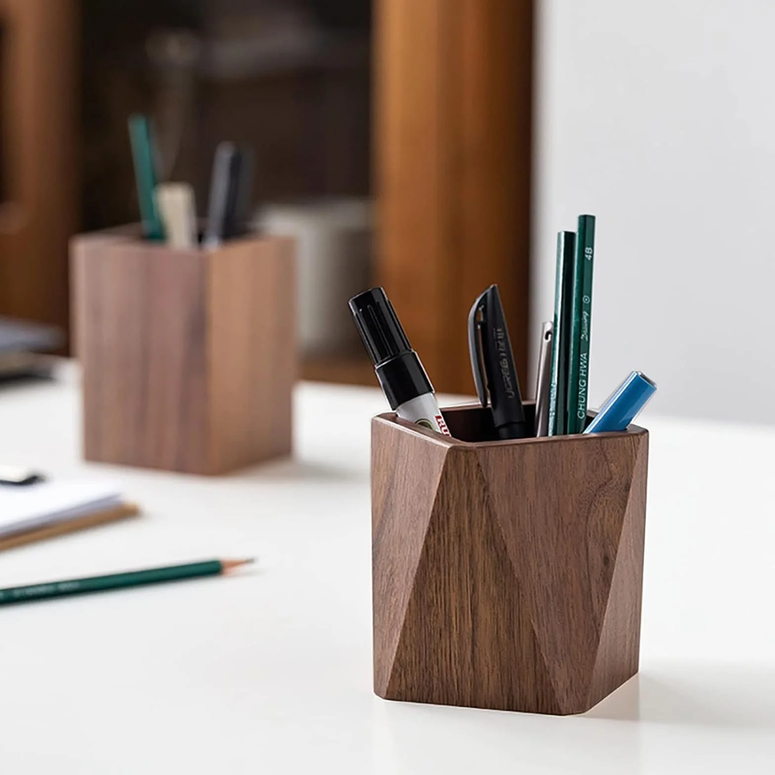 Madera Portalápices, Lápiz Organización, Madera de Nogal Negro, Trabajo Hecho a Mano, para Papelería, Brochas de Maquillaje, Escritorios, Oficinas (Marrón)